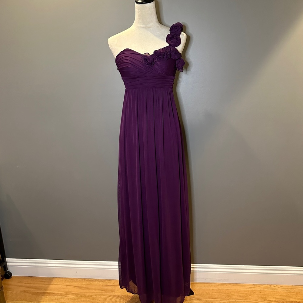 Formal Dress One Strap, Chiffon. Eggplant purple. Fits like an XS